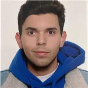 Studente al terzo anno di lettere moderne disponibile a impartire lezioni di italiano, storia, inglese, francese.